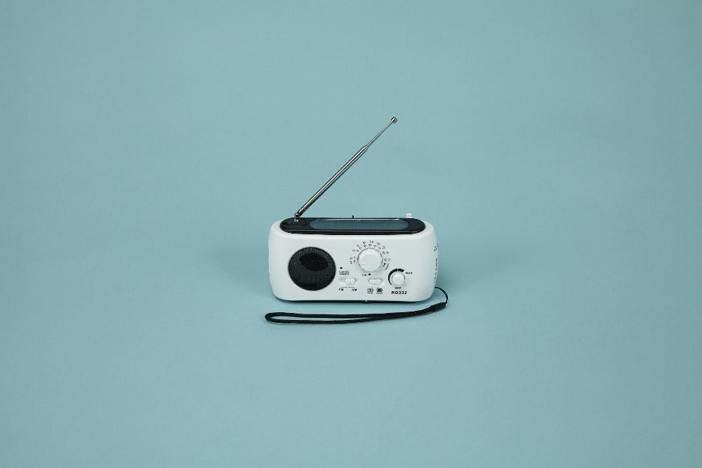 Lampe torche / batterie externe / radio
